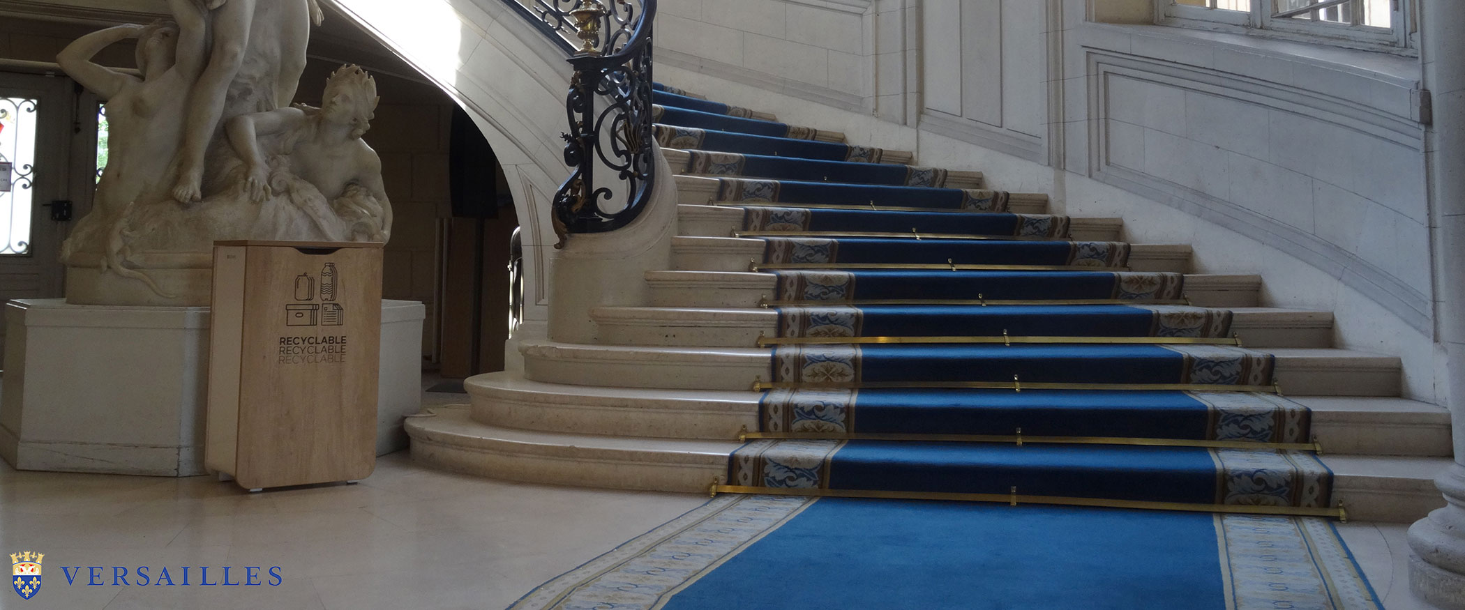 Poubelle de tri au château de Versailles